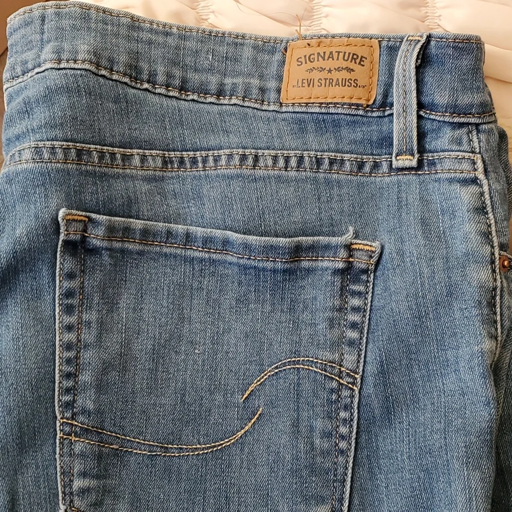 Levi Strauss, Mid Rise Slim, Plus size - Picture 2 of 6